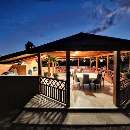 Conacul Lui Bulica Hotel Novaci-Straini Exterior photo