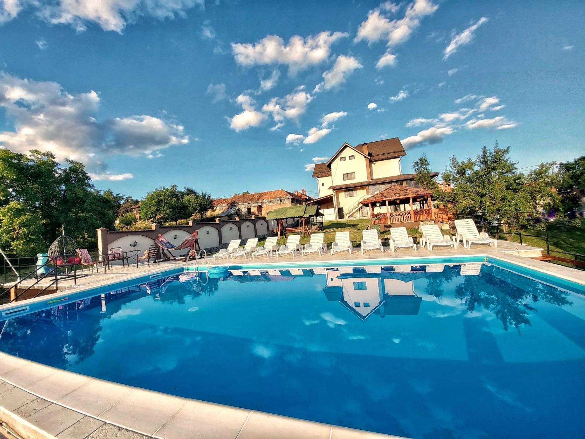 Conacul Lui Bulica Hotel Novaci-Straini Exterior photo
