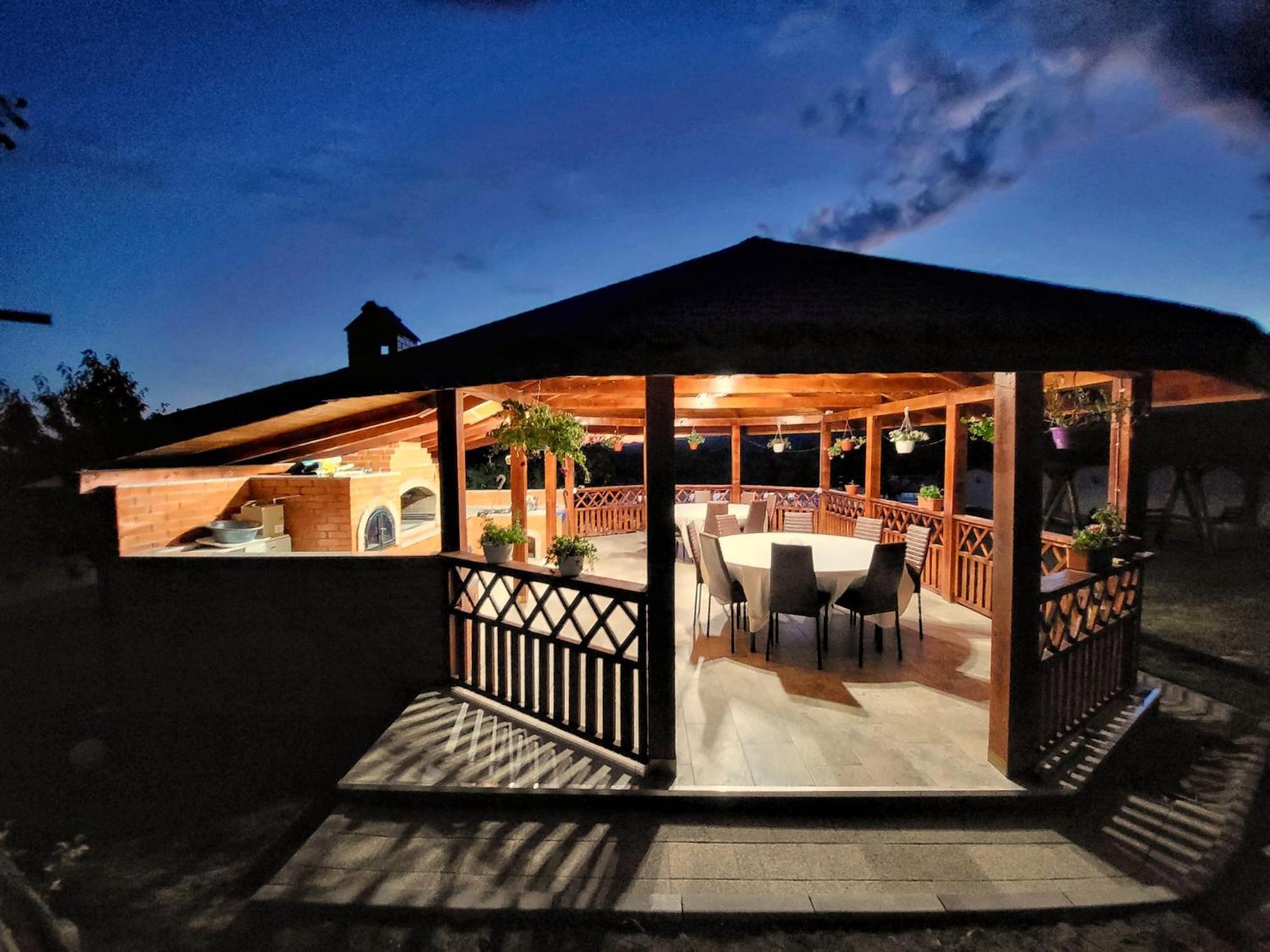 Conacul Lui Bulica Hotel Novaci-Straini Exterior photo