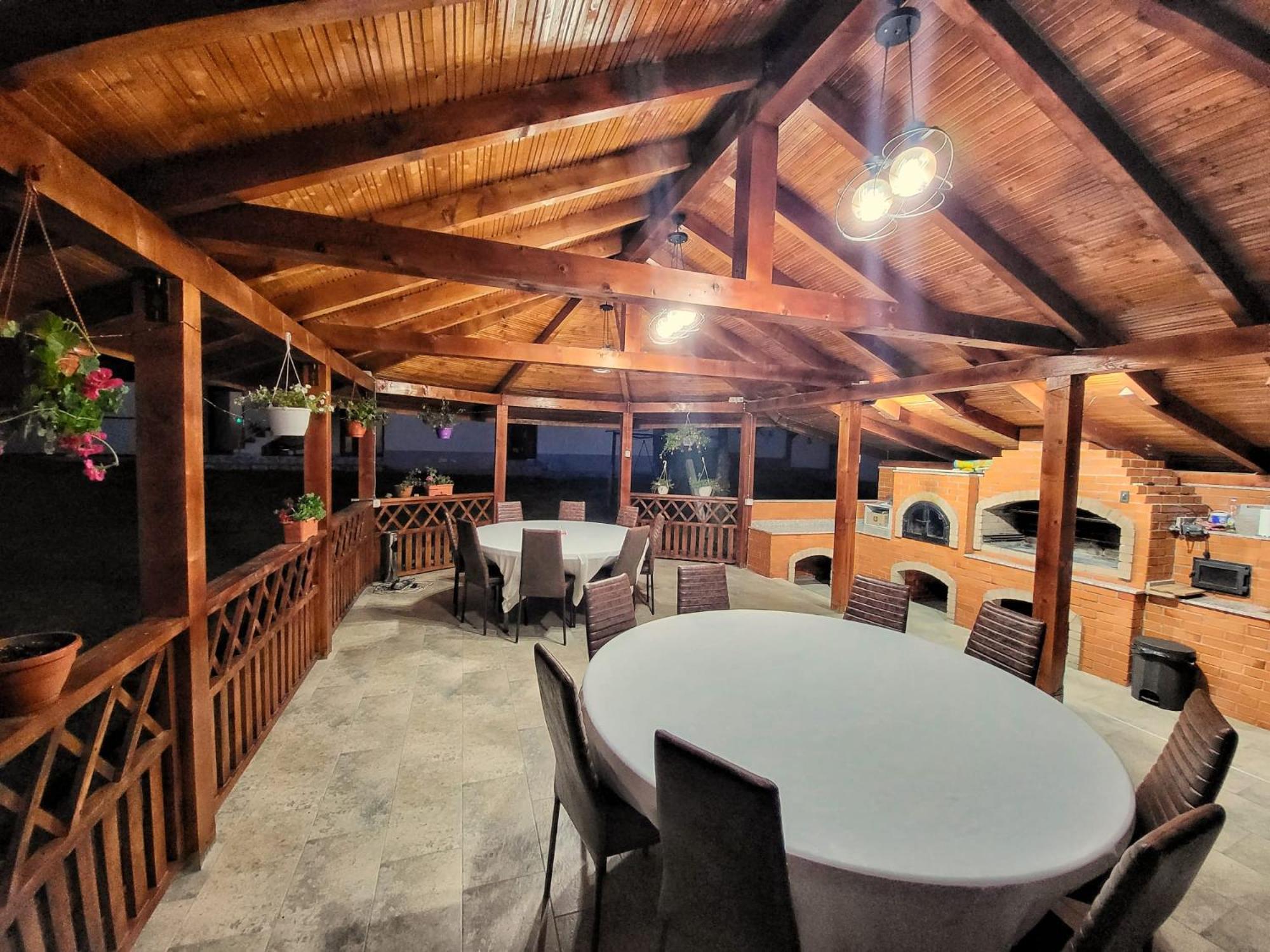 Conacul Lui Bulica Hotel Novaci-Straini Exterior photo