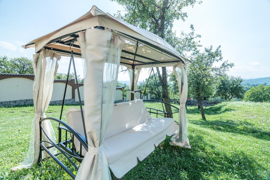 Conacul Lui Bulica Hotel Novaci-Straini Exterior photo