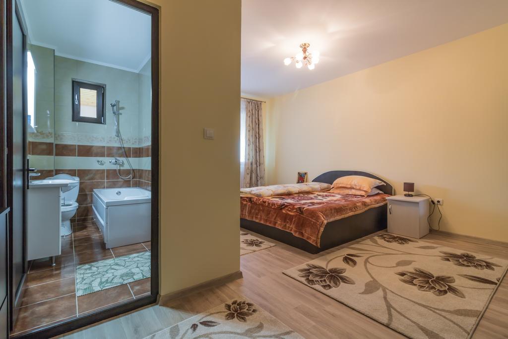 Conacul Lui Bulica Hotel Novaci-Straini Exterior photo