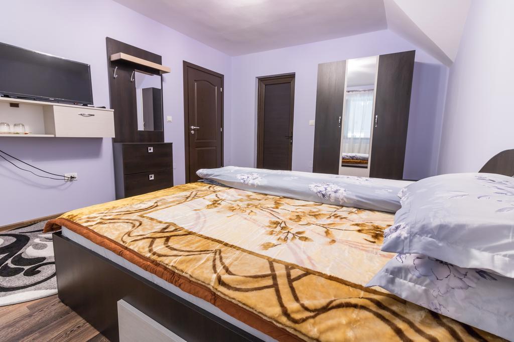 Conacul Lui Bulica Hotel Novaci-Straini Exterior photo