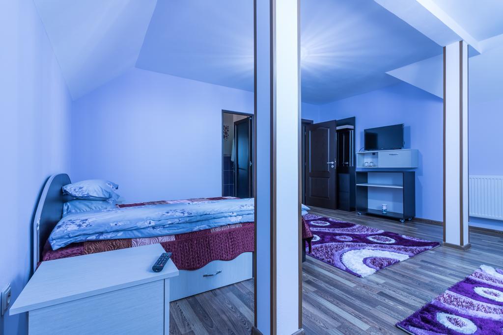 Conacul Lui Bulica Hotel Novaci-Straini Exterior photo